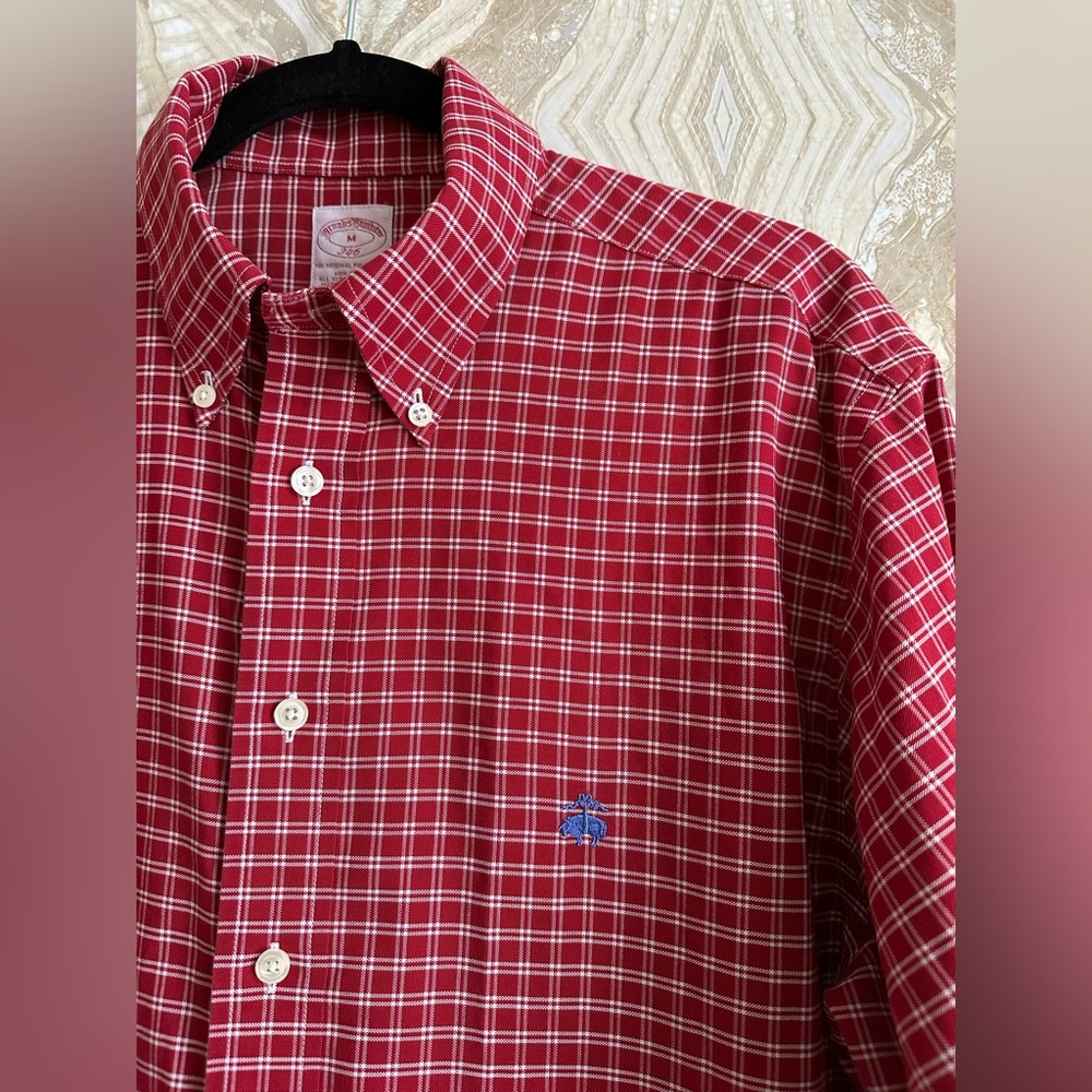 BROOKS BROTHERS mens M Red Non-Iron button Down SHIRT Golden Fleece LOGO Blue